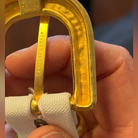 Century Canada White Belt with Gold toned Buckle - Picture 4 of 6